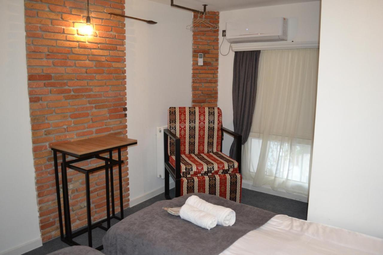 Hotel Baratashvili 12 Tbilisi Bagian luar foto