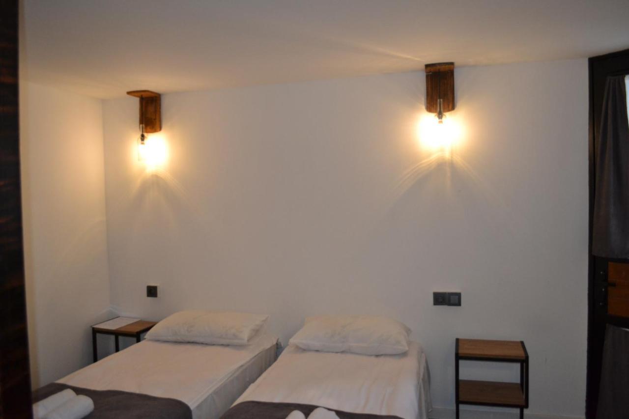 Hotel Baratashvili 12 Tbilisi Bagian luar foto