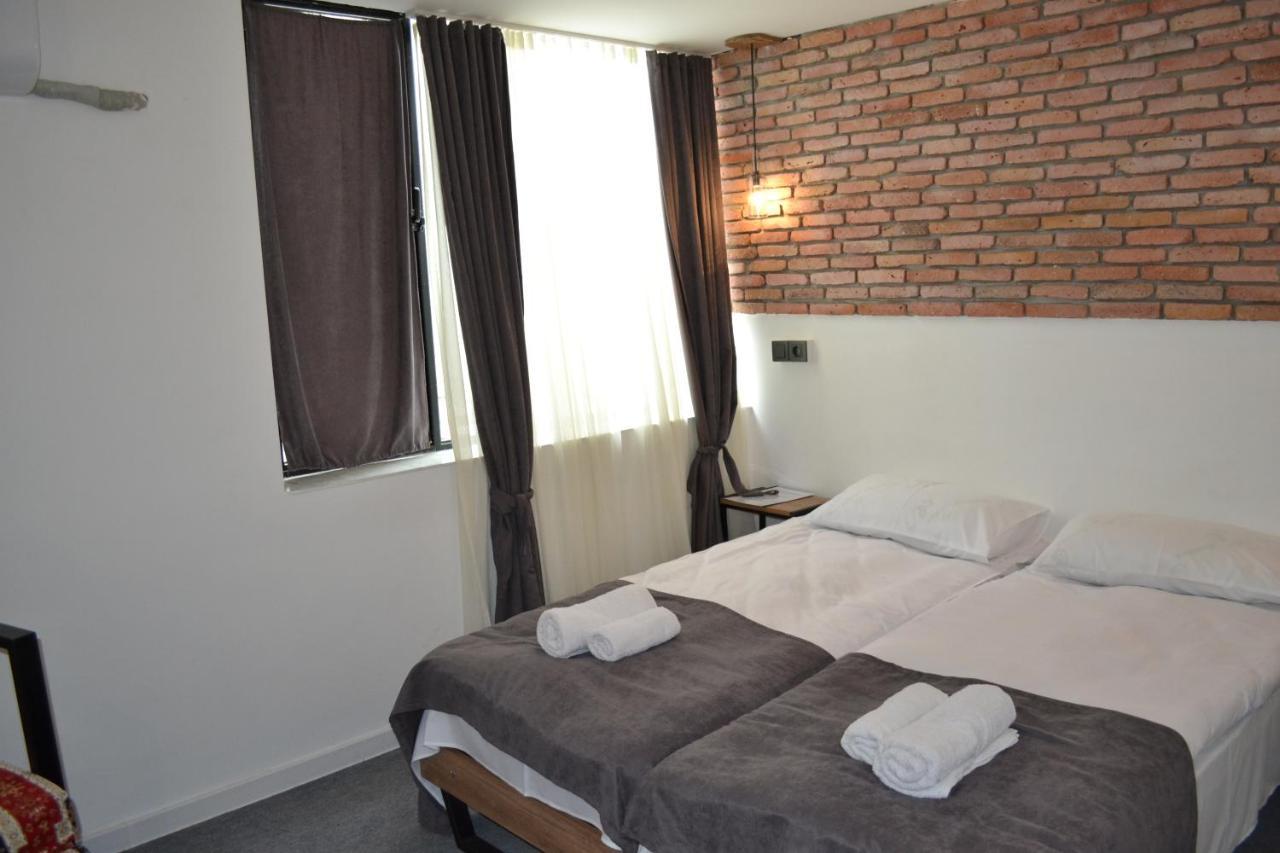 Hotel Baratashvili 12 Tbilisi Bagian luar foto