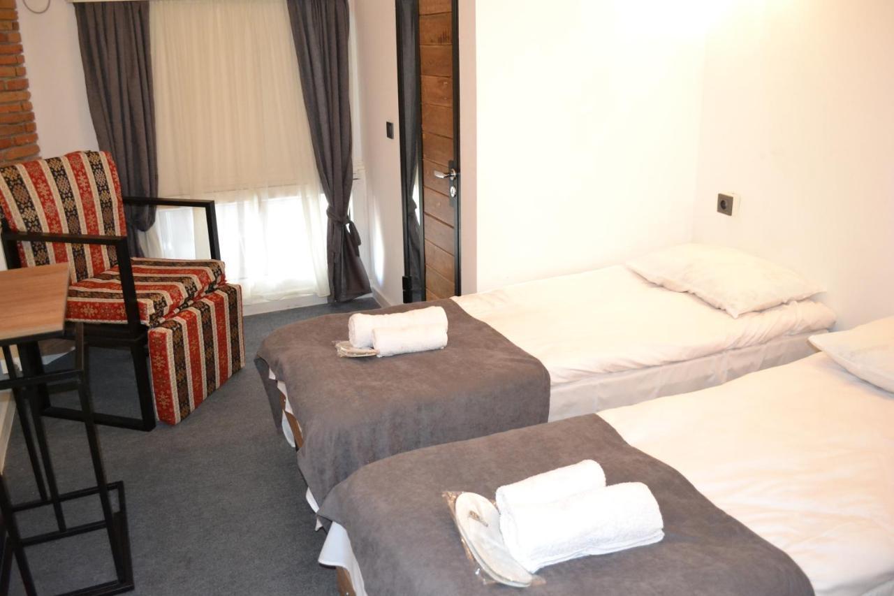 Hotel Baratashvili 12 Tbilisi Bagian luar foto